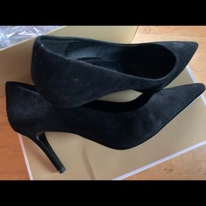 MK Black Pumps